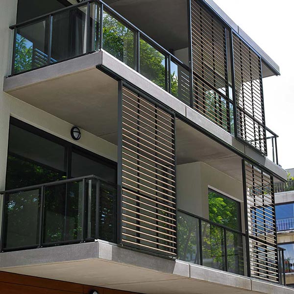 brise-soleil-protection-exterieur-panneau-coulissant-loggia