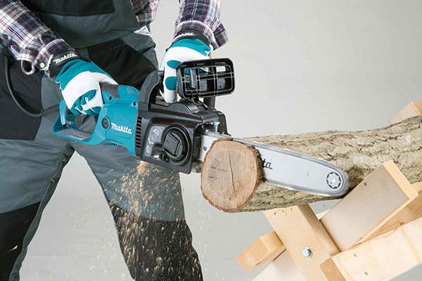 makita-tronconneuse-UC4051A