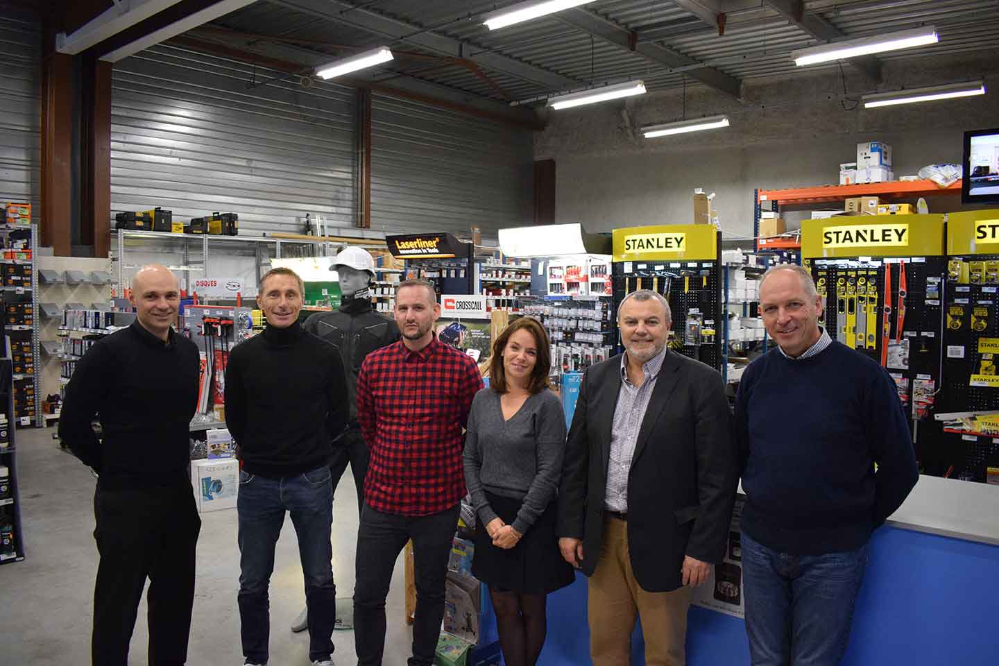 quincaillerie-solutions-batiment-boschat-laveix-grenoble-equipe-experts-magasin